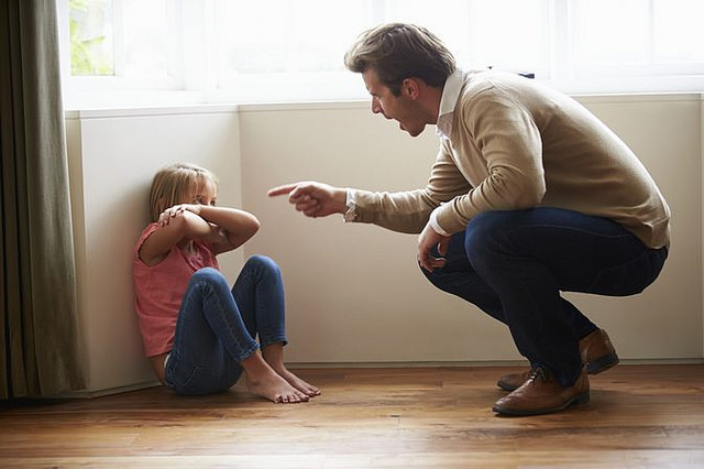 التأثيرات السلبية الناتجة عن ضرب الطفل أو إهماله أو سوء معاملة الأطفال عموماً