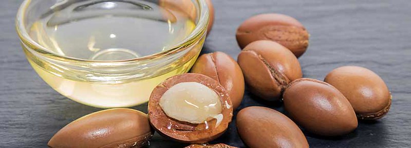 أهم الفوائد و ميزات زيت الأرغان المغربي لصحة الشعر و البشرة
